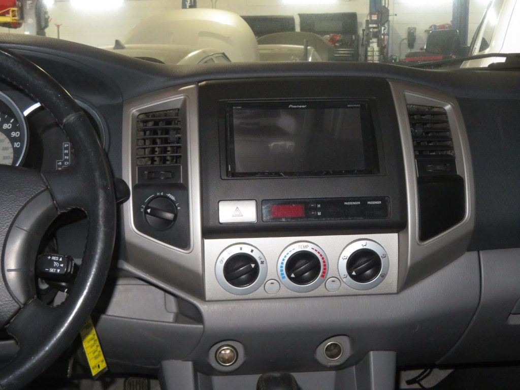 2005 Toyota Tacoma DOUBLE CAB 4X4 SR5 TACOMA EXTRA CLEAN 25 SERVICE RECORDS  - 23035885 - 36