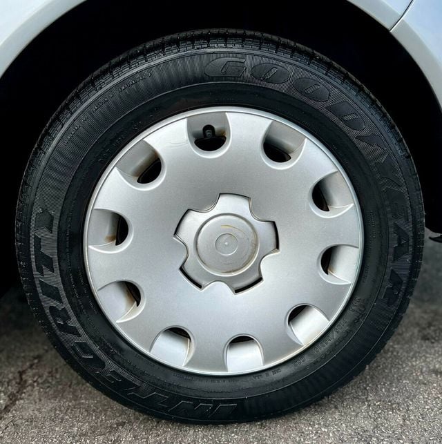 2005 Volkswagen Golf 4dr Hatchback GL Manual - 22949002 - 17