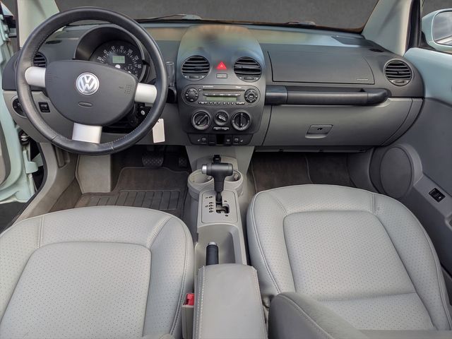 2005 Volkswagen New Beetle Convertible CLEAN CARFAX, GLS, CONVERTIBLE, HEATED SEATS, LEATHER PKG - 23006915 - 4