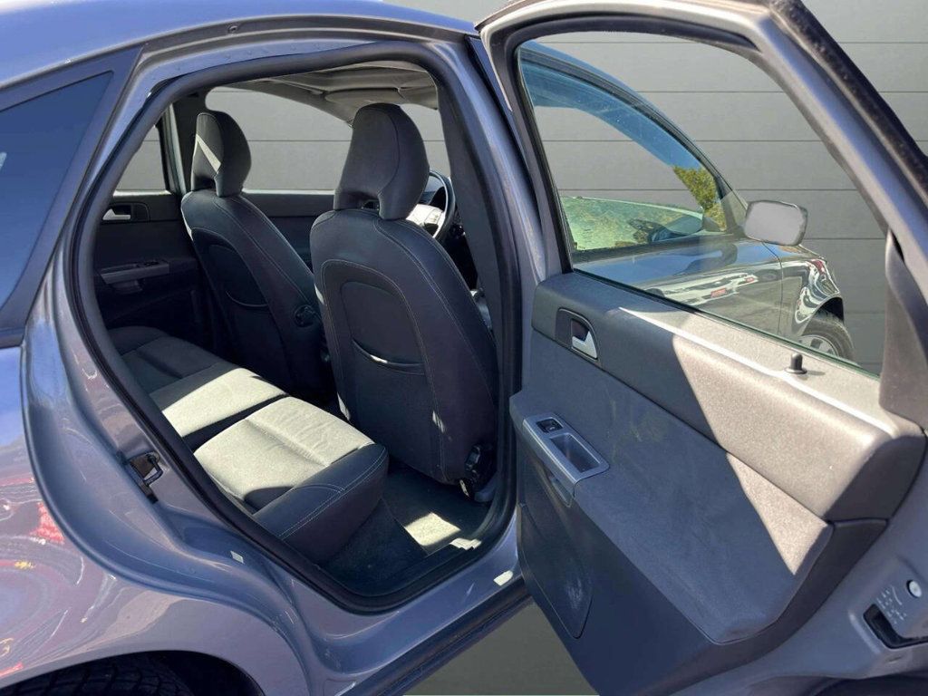 2005 Volvo S40 2.4i 4dr Sedan - 22943746 - 14