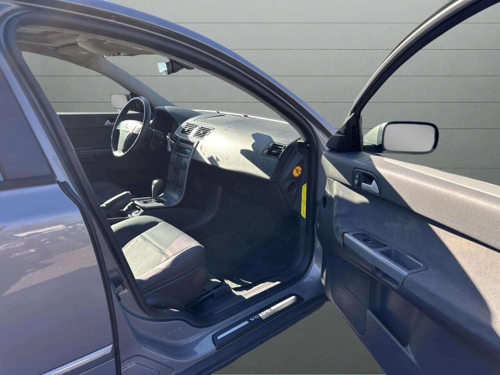 2005 Volvo S40 2.4i 4dr Sedan - 22943746 - 16
