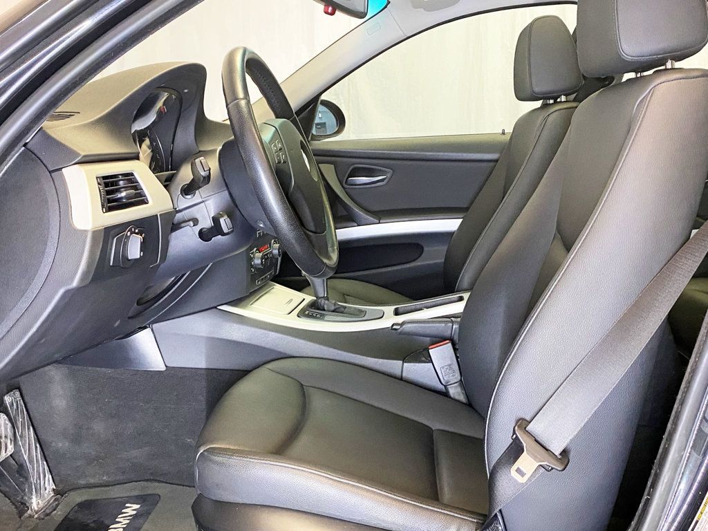 2006 BMW 3 Series 1 Owner / ALL WHEEL DRIVE  - 22954776 - 17