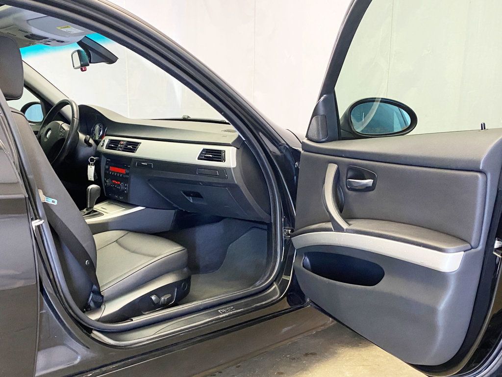 2006 BMW 3 Series 1 Owner / ALL WHEEL DRIVE  - 22954776 - 37