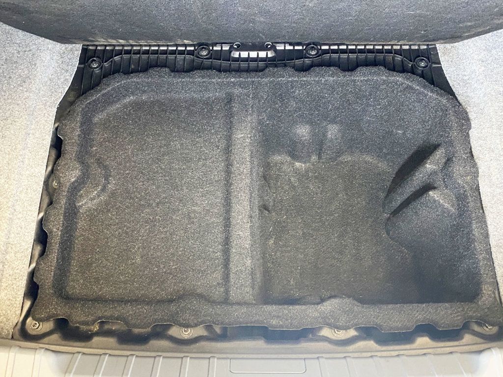 2006 BMW 3 Series 1 Owner / ALL WHEEL DRIVE  - 22954776 - 56