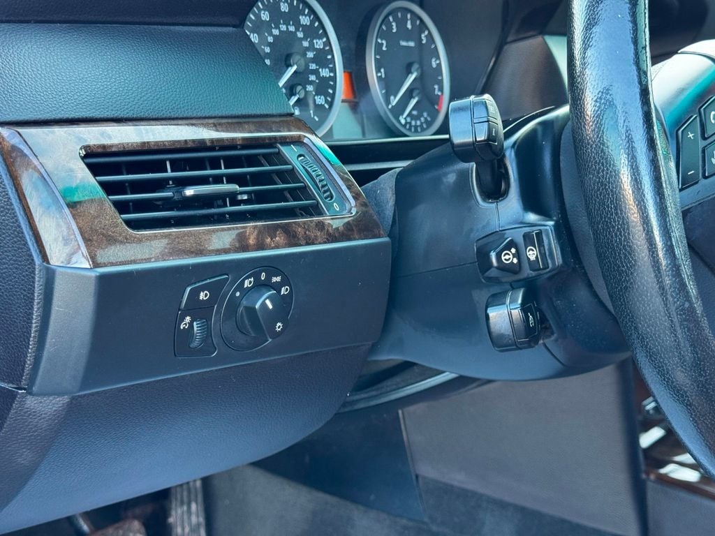 2006 BMW 5 Series 530xi - 22996024 - 8