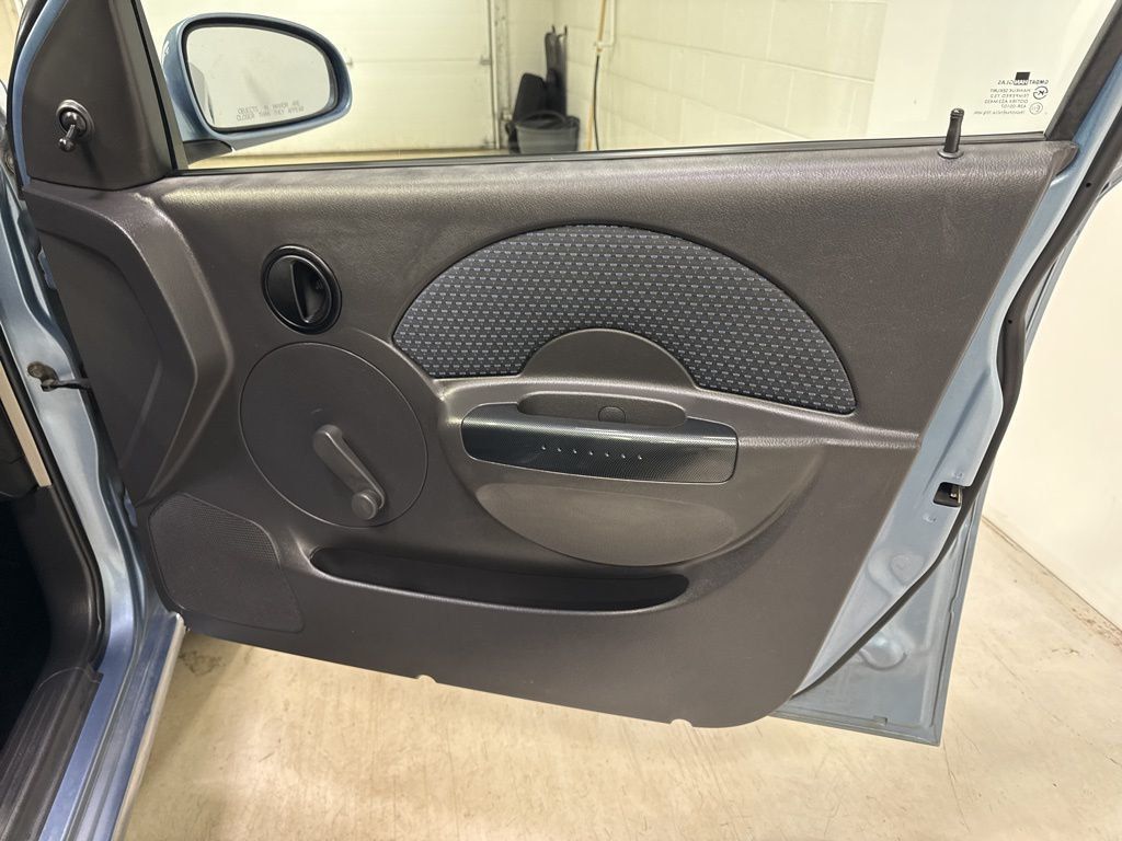 2006 Chevrolet Aveo 4dr Sedan LS - 22975701 - 29