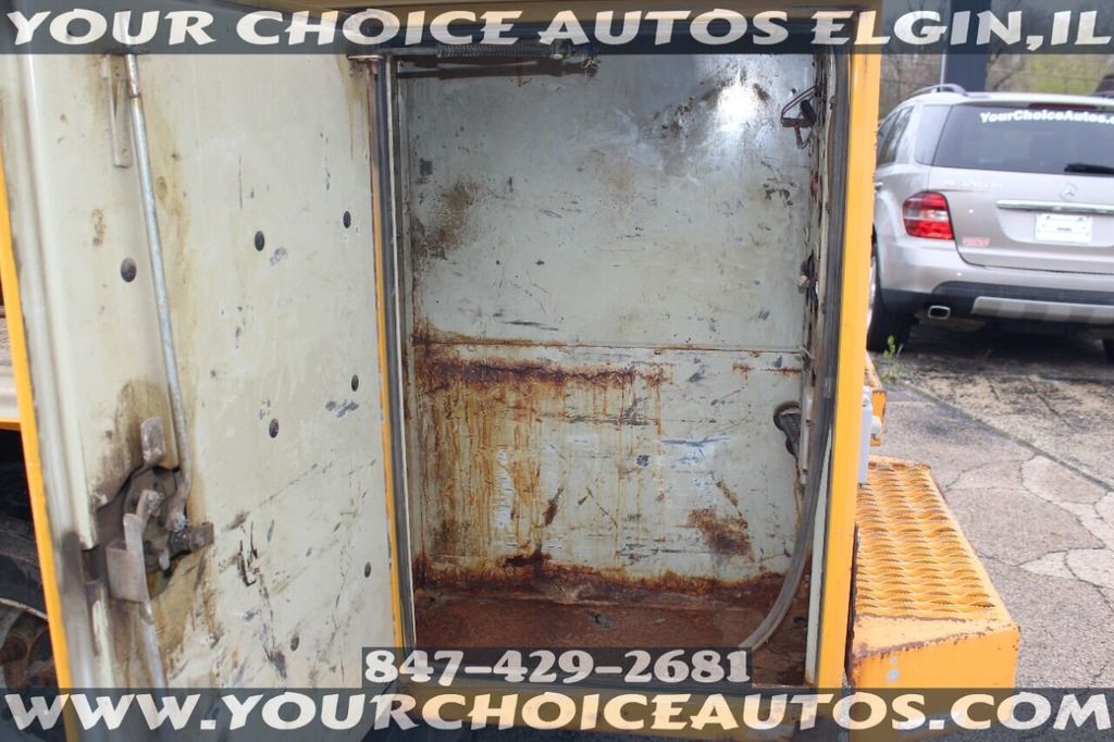 2006 Chevrolet C4500 4X2 2dr Regular Cab 128 224 in. WB - 21915601 - 13