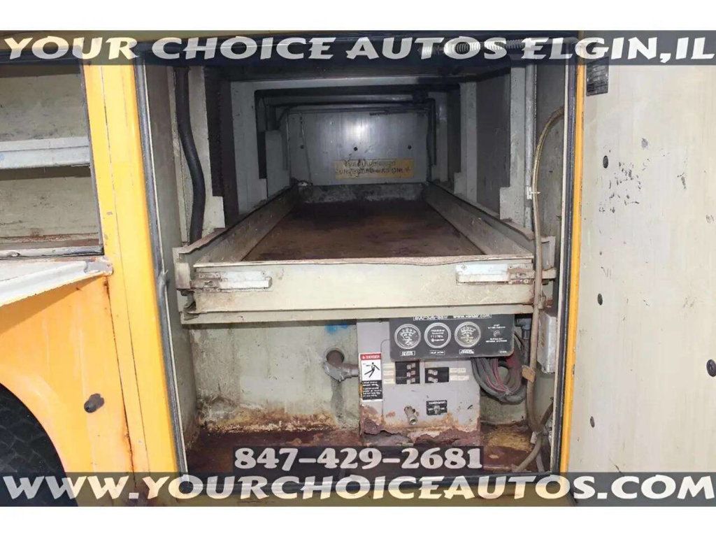 2006 Chevrolet C4500 4X2 2dr Regular Cab 128 224 in. WB - 22957486 - 24