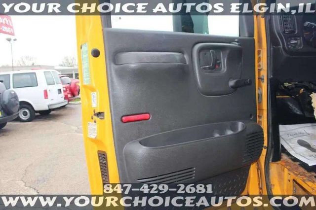 2006 Chevrolet C4500 4X2 2dr Regular Cab 128 224 in. WB - 22957486 - 35