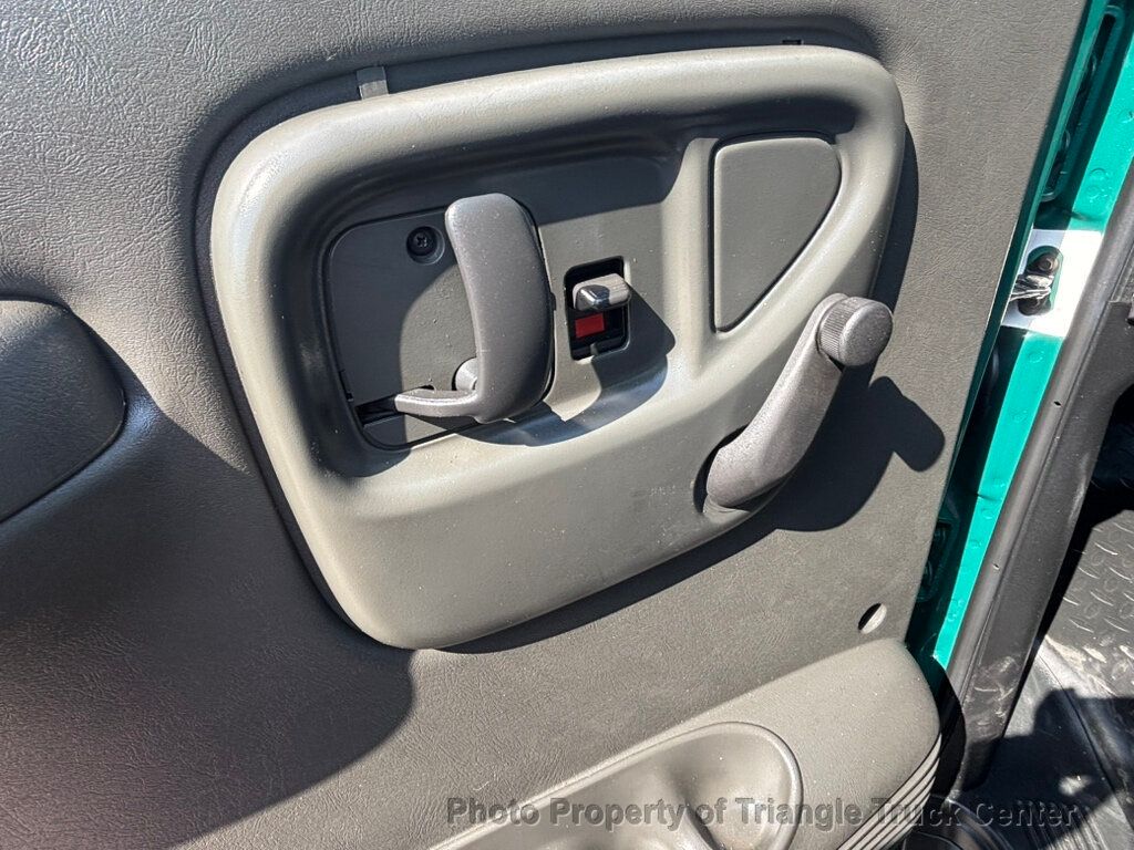 2006 Chevrolet C6500 NON CDL JUST 31k MILES! CAT DIESEL! PRE EMISSION! NO DPF AND NO DEF FLUID! ALLISON AUTO! - 22989175 - 29