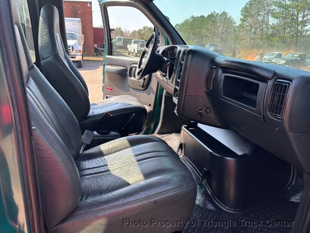 2006 Chevrolet C6500 NON CDL JUST 31k MILES! CAT DIESEL! PRE EMISSION! NO DPF AND NO DEF FLUID! ALLISON AUTO! - 22989175 - 45