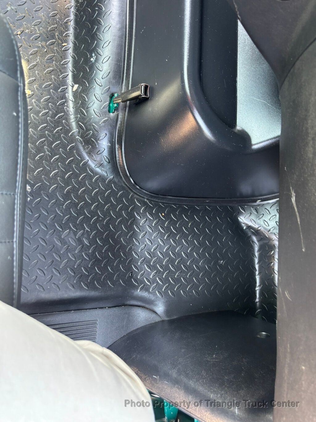 2006 Chevrolet C6500 NON CDL JUST 31k MILES! CAT DIESEL! PRE EMISSION! NO DPF AND NO DEF FLUID! ALLISON AUTO! - 22989175 - 46