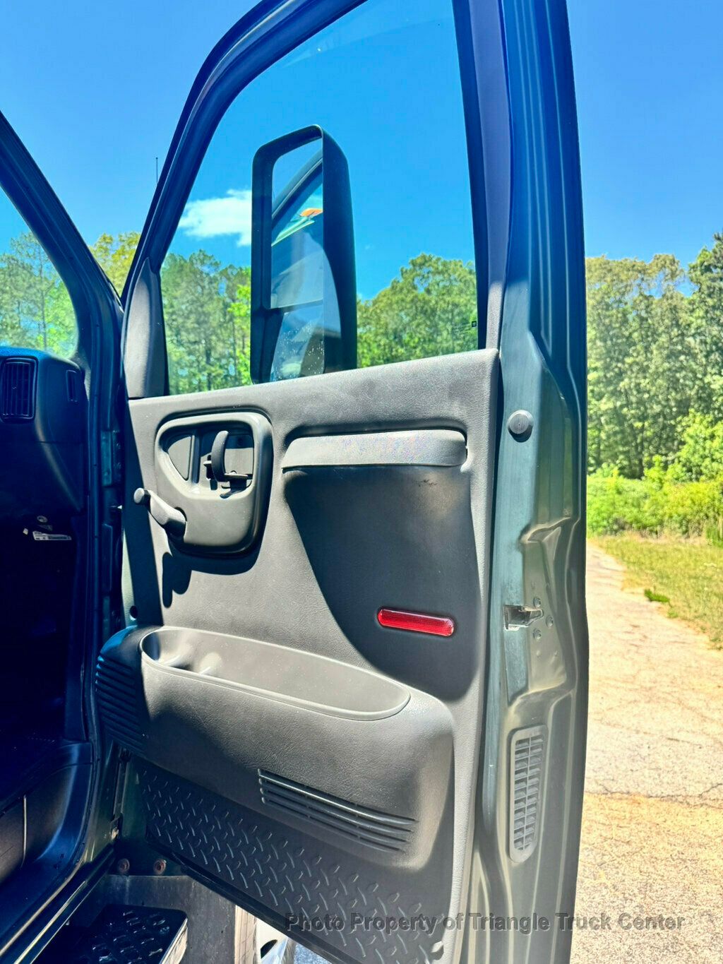2006 Chevrolet C7500 NON CDL! JUST 47k MILES! LIFT GATE CAT C7 PRE EMISSION! ALLISON AUTO! - 23002293 - 27