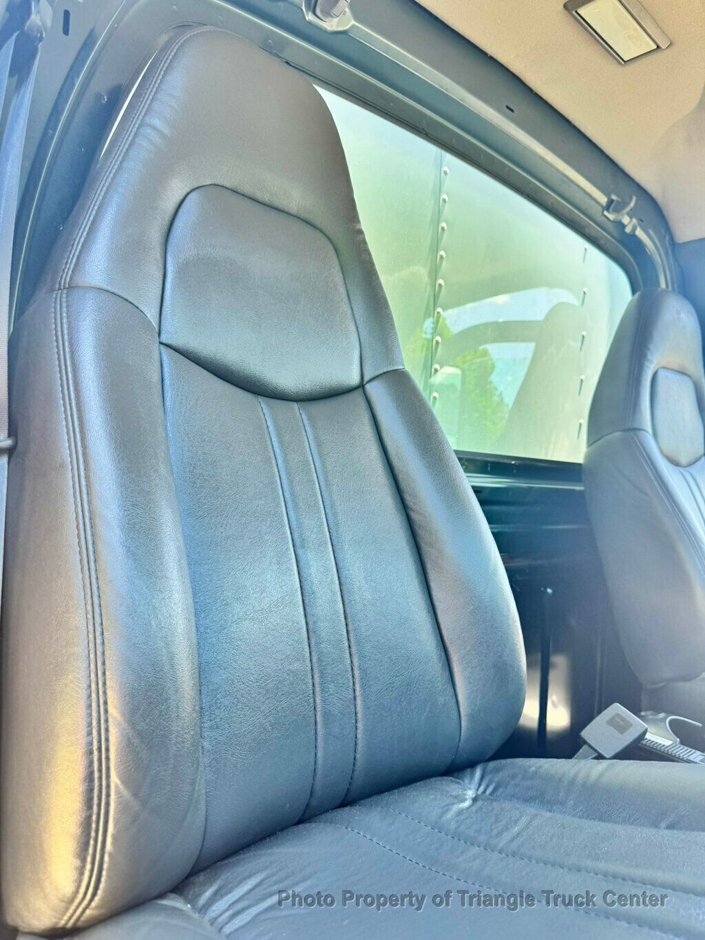 2006 Chevrolet C7500 NON CDL! JUST 47k MILES! LIFT GATE CAT C7 PRE EMISSION! ALLISON AUTO! - 23002293 - 30