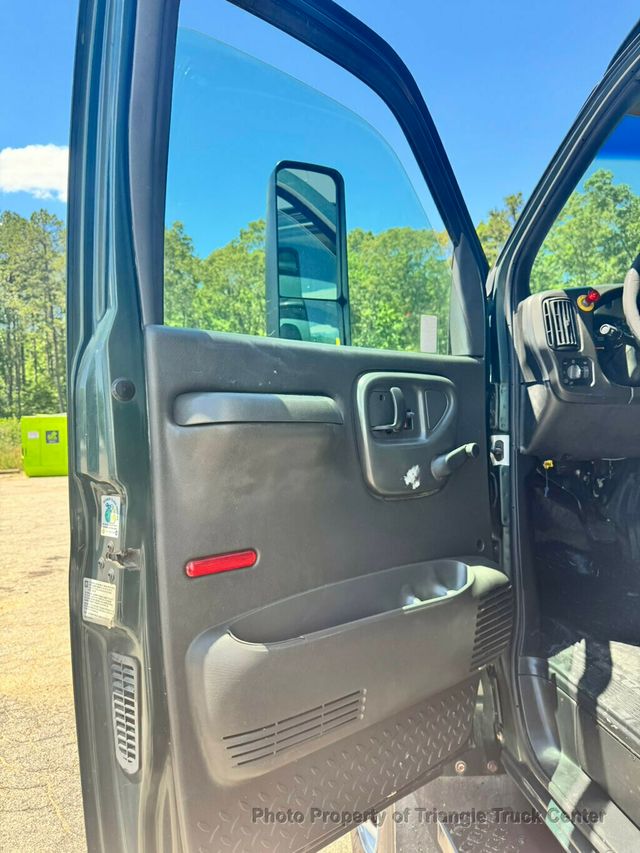 2006 Chevrolet C7500 NON CDL! JUST 47k MILES! LIFT GATE CAT C7 PRE EMISSION! ALLISON AUTO! - 23002293 - 32