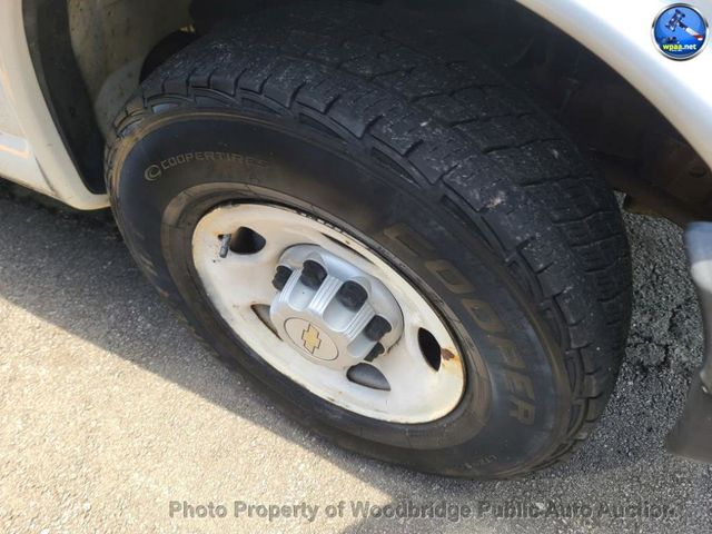 2006 Chevrolet Express Cargo Van 2500 135" WB RWD - 23041755 - 3
