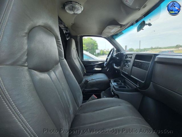 2006 Chevrolet Express Cargo Van 2500 135" WB RWD - 23041755 - 7