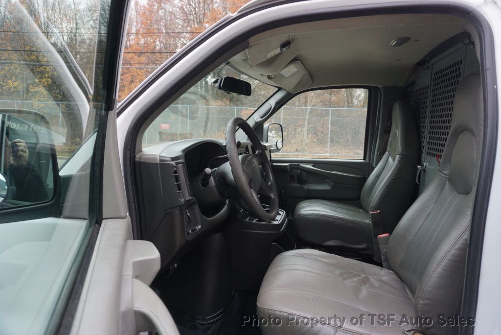 2006 Chevrolet Express Cargo Van 2500 135" WB RWD - 22949842 - 9