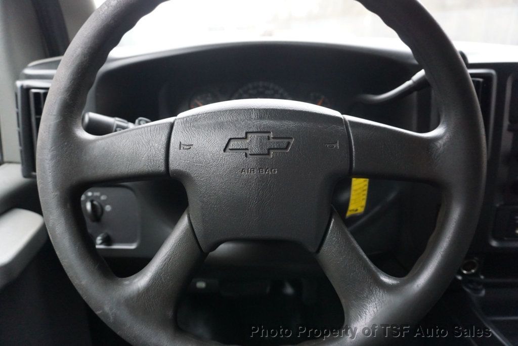 2006 Chevrolet Express Cargo Van 2500 135" WB RWD - 22949842 - 11
