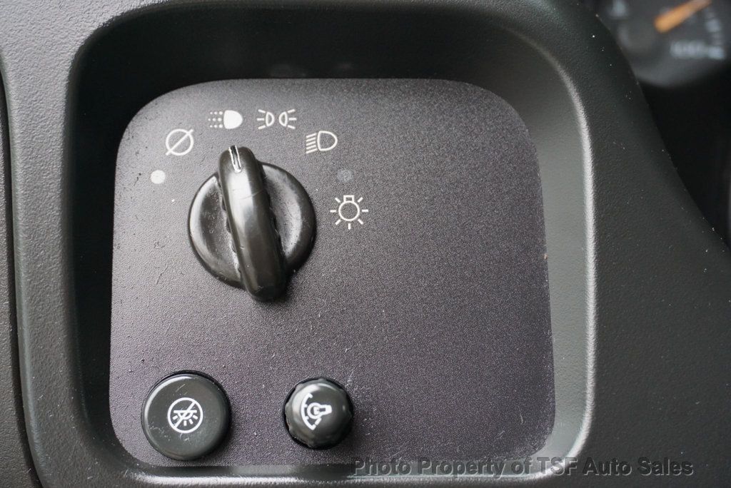 2006 Chevrolet Express Cargo Van 2500 135" WB RWD - 22949842 - 14