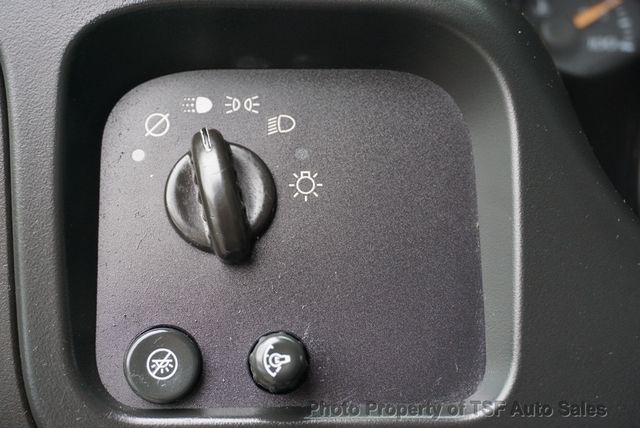 2006 Chevrolet Express Cargo Van 2500 135" WB RWD - 22949842 - 14