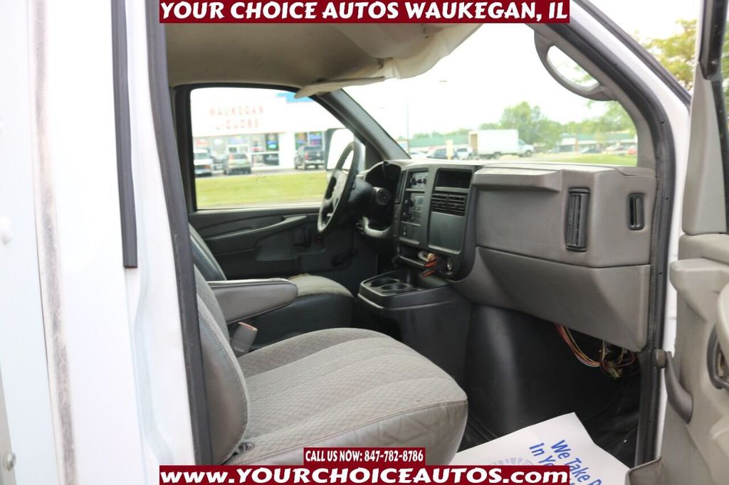 2006 Chevrolet Express Cutaway 3500 2dr Commercial/Cutaway/Chassis 139 177 in. WB - 21682437 - 19