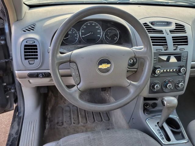 2006 Chevrolet Malibu LS Sedan 4D - 22948981 - 5