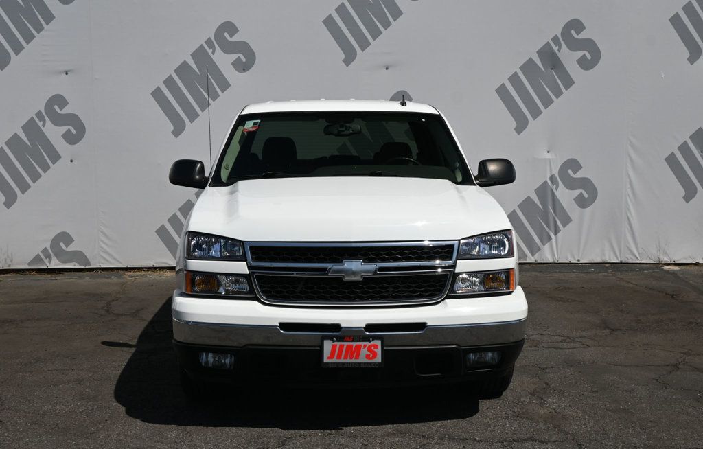 Chevrolet Silverado photo 2