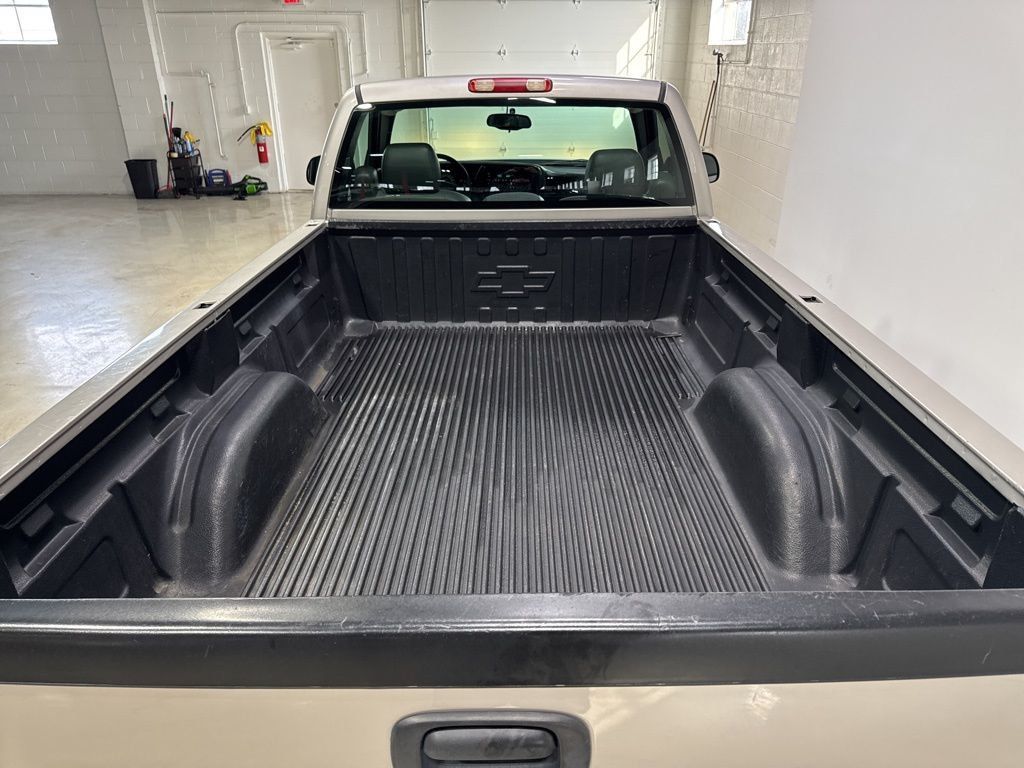 2006 Chevrolet Silverado 1500 Reg Cab 133.0" WB 2WD Work Truck - 23001881 - 17