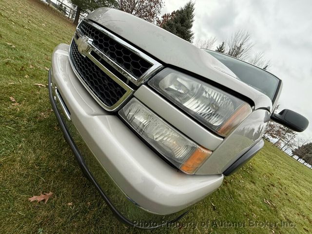 2006 Chevrolet Silverado 1500 Reg Cab 133.0" WB 4WD LT1 - 22680342 - 24