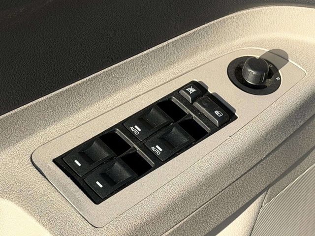 2006 Chrysler 300 4dr Sedan 300C - 22973762 - 9