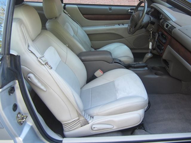 2006 Chrysler Sebring Limited photo 18