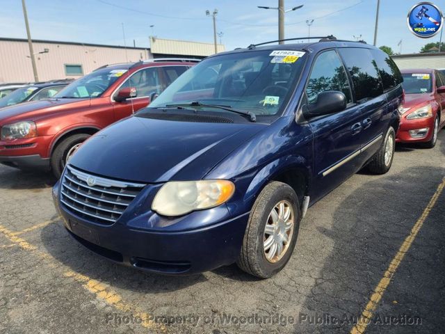 2006 Chrysler Town & Country Touring LWB's photo
