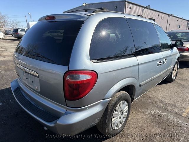 2006 Chrysler Town & Country SWB 4dr - 22984744 - 3