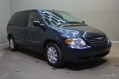 2006 Chrysler Town & Country SWB