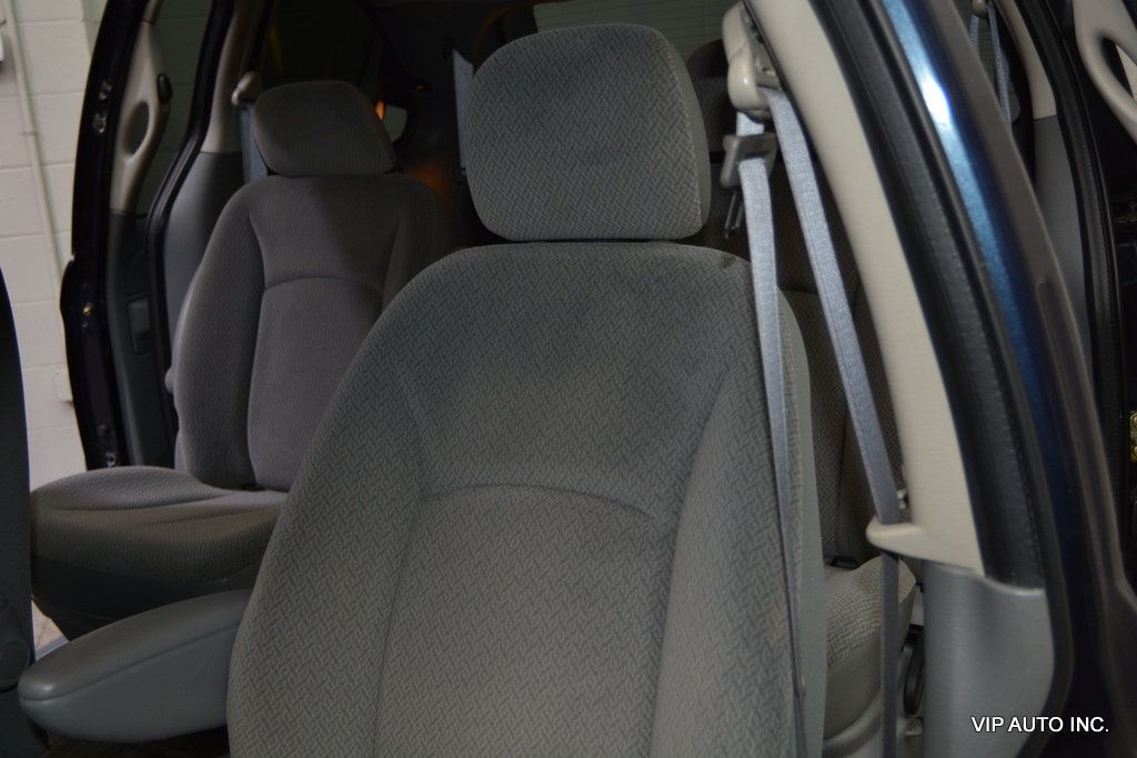 2006 Chrysler Town & Country SWB 4dr - 22999390 - 10