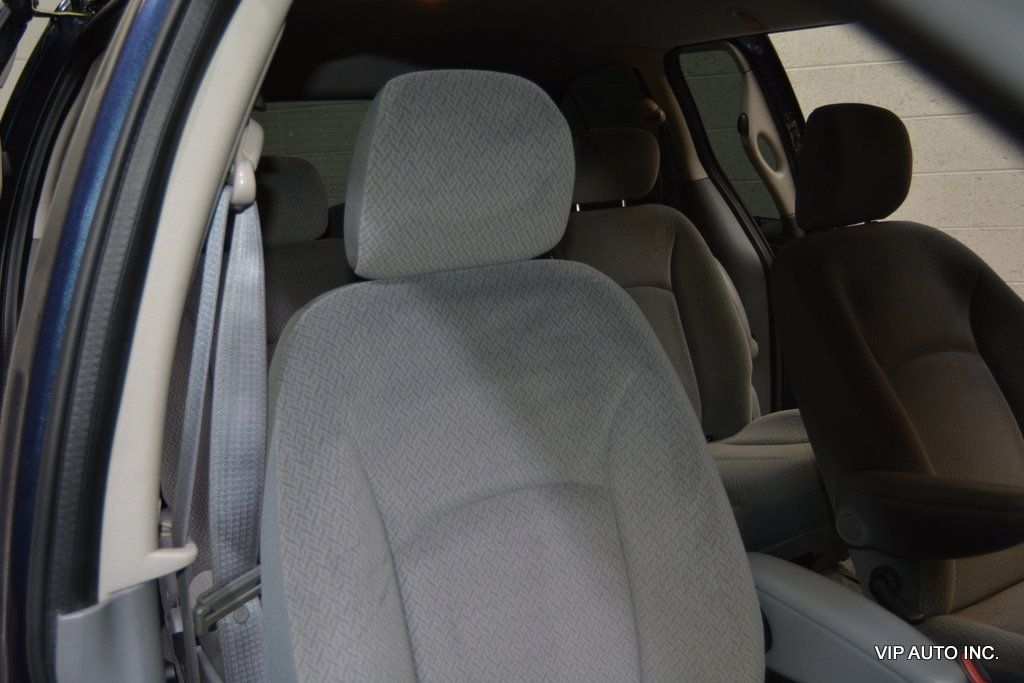 2006 Chrysler Town & Country SWB 4dr - 22999390 - 11