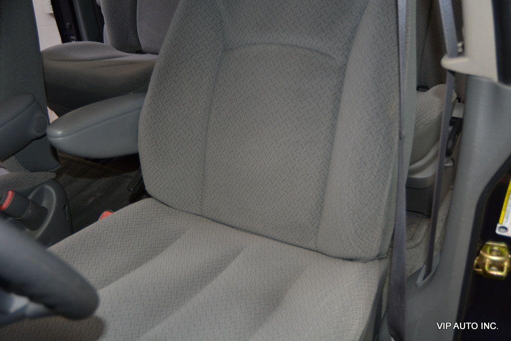 2006 Chrysler Town & Country SWB 4dr - 22999390 - 12