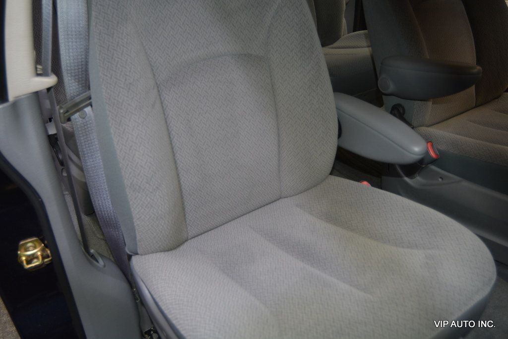 2006 Chrysler Town & Country SWB 4dr - 22999390 - 13