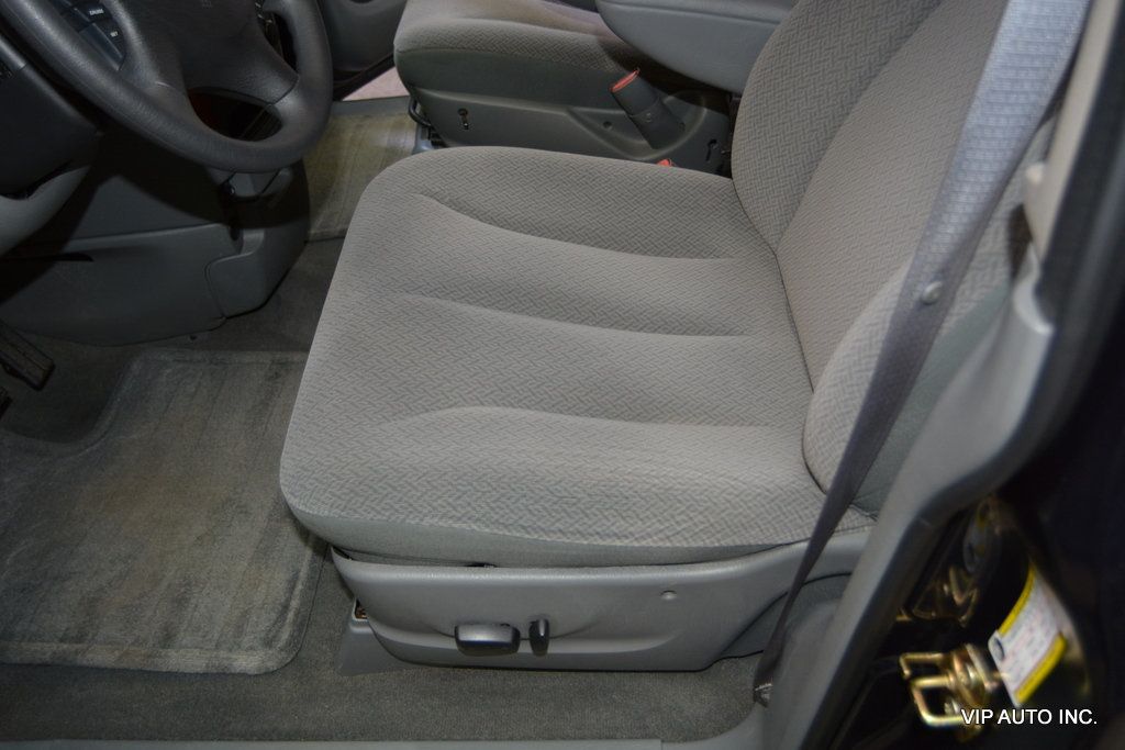 2006 Chrysler Town & Country SWB 4dr - 22999390 - 14