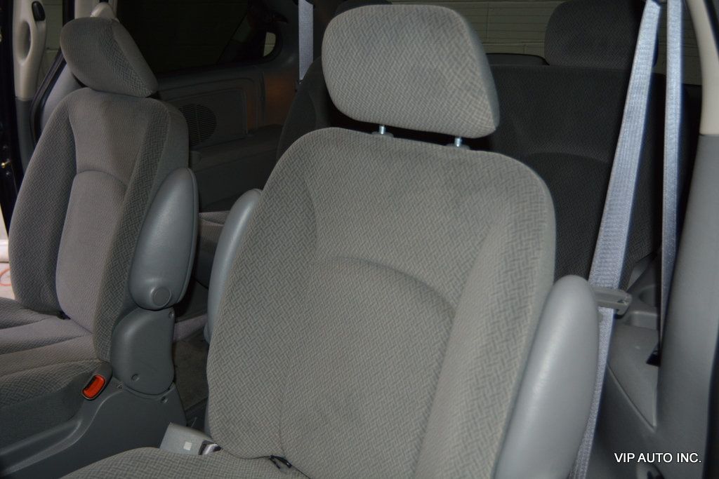 2006 Chrysler Town & Country SWB 4dr - 22999390 - 18