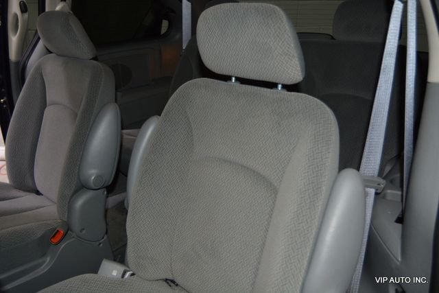 2006 Chrysler Town & Country SWB 4dr - 22999390 - 18