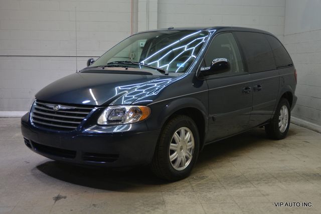 2006 Chrysler Town & Country SWB 4dr - 22999390 - 1