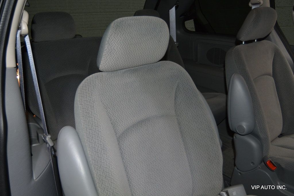 2006 Chrysler Town & Country SWB 4dr - 22999390 - 19