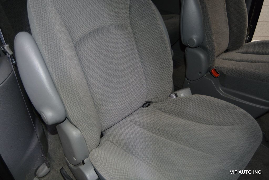 2006 Chrysler Town & Country SWB 4dr - 22999390 - 21
