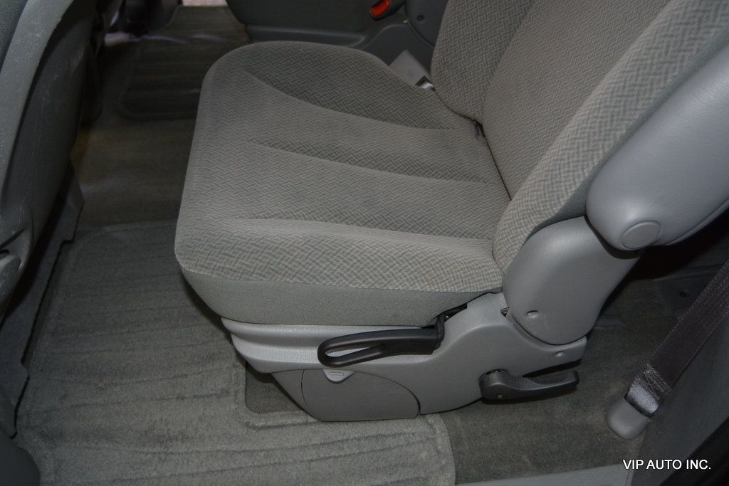 2006 Chrysler Town & Country SWB 4dr - 22999390 - 22