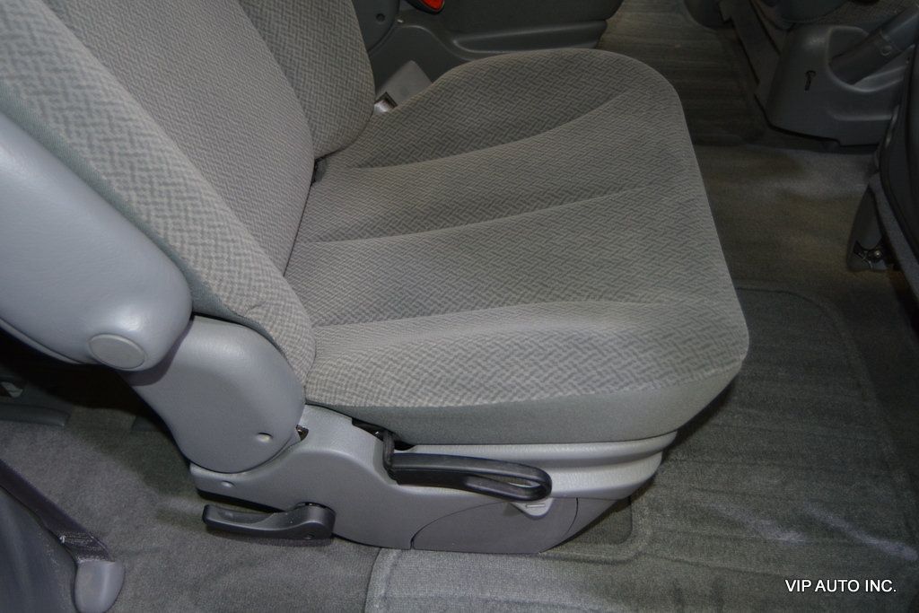 2006 Chrysler Town & Country SWB 4dr - 22999390 - 23