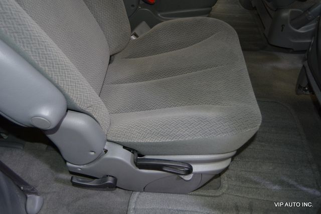 2006 Chrysler Town & Country SWB 4dr - 22999390 - 23
