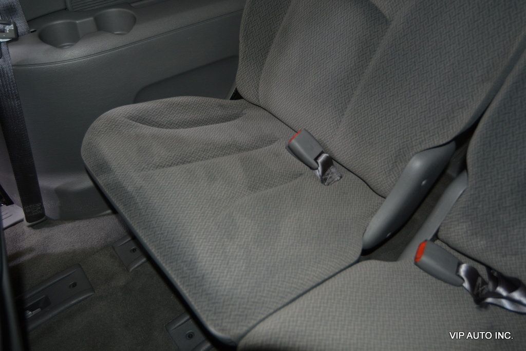 2006 Chrysler Town & Country SWB 4dr - 22999390 - 24