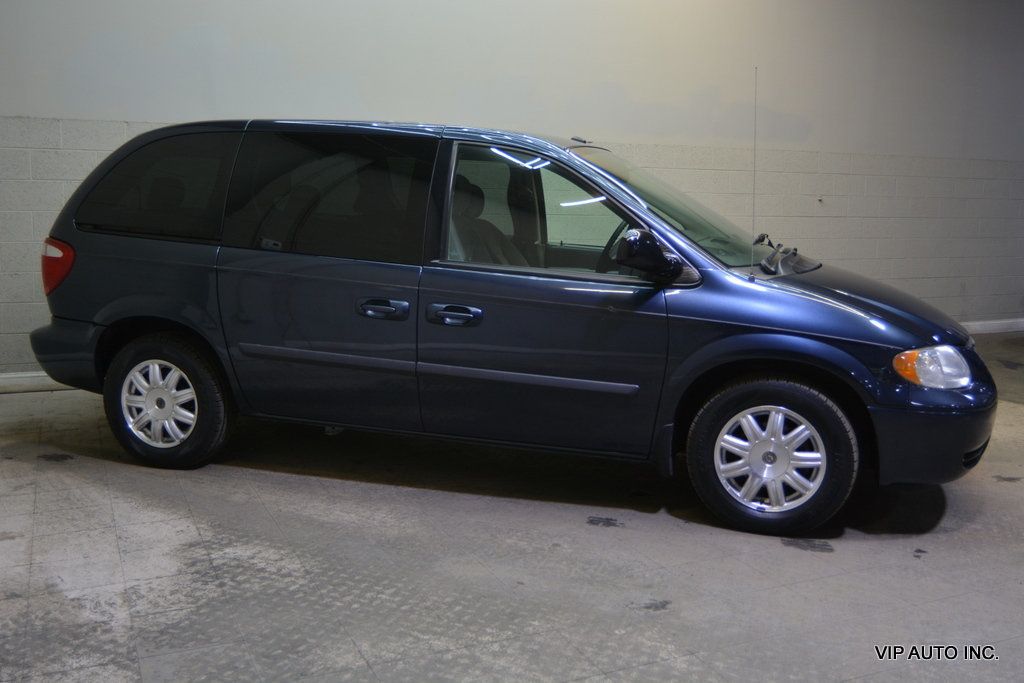 2006 Chrysler Town & Country SWB 4dr - 22999390 - 30